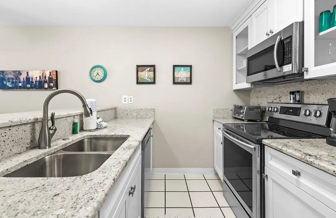 Tradewinds Condominium #25-1
